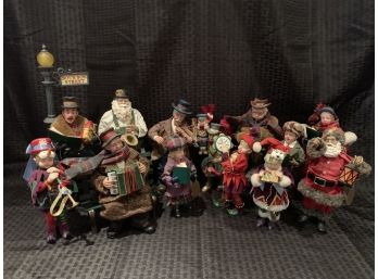 S83  Lot Of Santa Claus Figures -  Musicians & Carolers