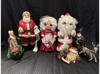 S85  Lot Of Santa Claus Figures -  Mixed