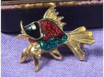 Lovely Enamel Fish Pin 18k  3.0 Dwt - Beautiful Colors - Very Nice Pin