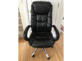Comfortable Staples Executive Desk Chair