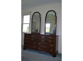Beautiful Ethan Allen Dresser With Twin Mirrors