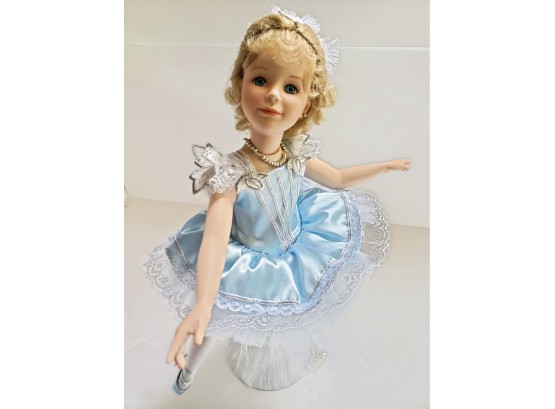 The Danbury Mint Collection 'Sarah' Porcelain Posing Doll Like New In Box