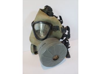 Vintage  WW 2 U.S Army M9 Field Protective Gas Mask