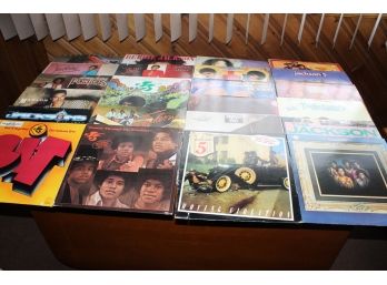 Collection Of 24 Jackson Five, Janet, Michael, Jermaine, Rebbie & Latoya Jackson Records