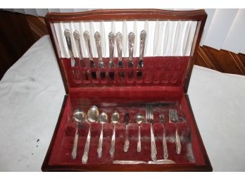 King Edward Silverplate Dinnerware In Case Service For Eight