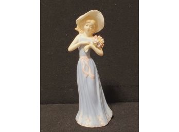 Lovely 1998 House Of Lloyd Porcelain Figurine - Gathering Flowers