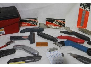 Large Grouping Of .razor Blades, Box Cutters, Scrapers Etc.