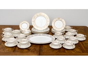 Large Wedgwood 'Gold Colombia' Bone China Set