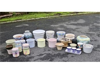 Set Of 24 Quality Planters And Flower Pots