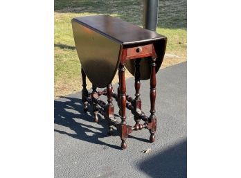 Beautiful Vintage William And Mary Style Dropleaf Table With Spindle Turned Legs And Gate Leg