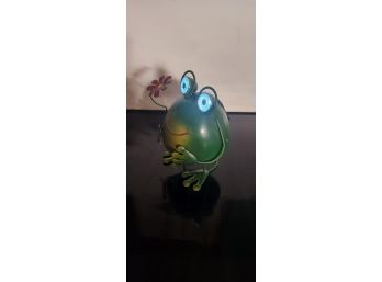 Adorable Solar Frog With A Flower  Light