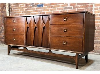 Mid Century Modern Broyhill Brasilia 9 Drawer Dresser / Credenza