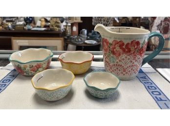 Set Of Five The Pioneer Woman Beautiful Quality Dinner Ware Measuring Bowls & Cup. BS / D3