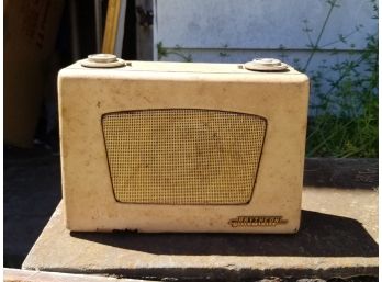 Vintage Raytheon Transistorized Radio