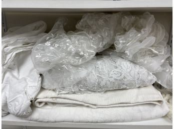 A Collection Of White Fabrics, Lace And Muslin (U)