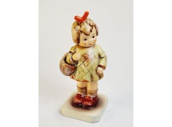 M.I. Hummel  Goebel 'I Brought You A Gift' Hum #479  TMK 7 Hummel Club Member Exclusive