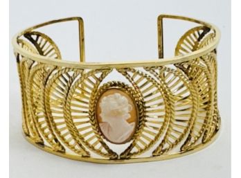 BEAUTIFUL VINTAGE WIDE GOLD TONE CARVED CAMEO CUFF BRACELET