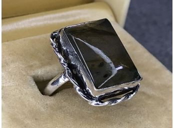 Cute 925 / Sterling Silver Ring With Labradorite - Very Pretty Silver Details - Brand New Never Worn - Nice !