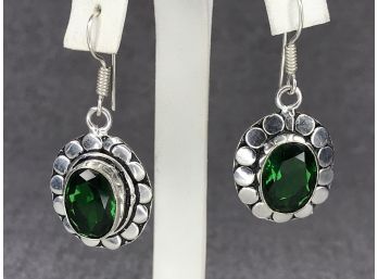 Very Pretty 925 / Sterling Silver Earrings With Beautiful Faceted Green Tsavorite - Nice Setting - Very Pretty