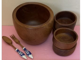 Vintage Wooden Bowl Set, Blue & White Porcelain Servers