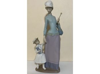 Lladro, 1353G, Lady & Girl, Holding Hands, Parasol