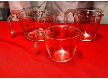 Set Of 3 Pyrex Glass Measuring Cups