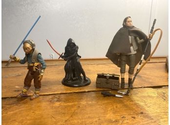 Lot Of Star Wars Action Figures With Weapons