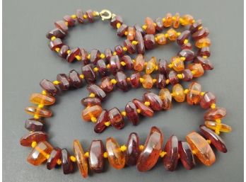 VINTAGE GRADUATED BALTIC AMBER CHUNKS BEADED NECKLACE