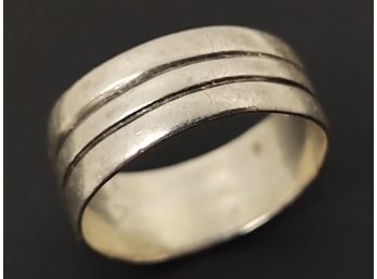 VINTAGE MID CENTURY STERLING SILVER BAND RING