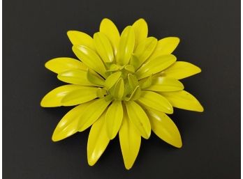 VINTAGE YELLOW ENAMEL ON METAL FLOWER BROOCH