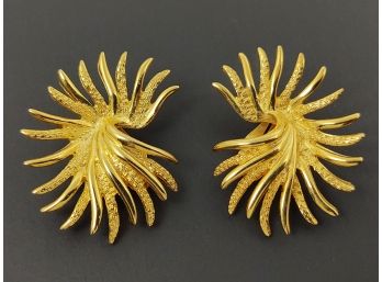 VINTAGE DESIGNER DANIEL FASSON GOLD TONE CLIP EARRINGS