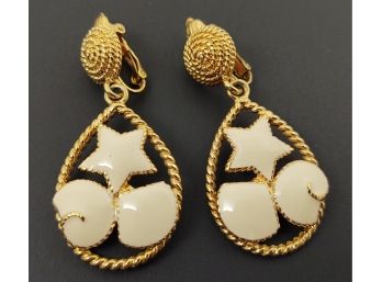 VINTAGE TRIFARI GOLD TONE ENAMEL SEA SHELLS CLIP ON EARRINGS