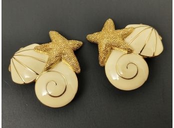 VINTAGE TRIFARI GOLD TONE ENAMEL SEA SHELLS & STARFISH CLIP ON EARRINGS