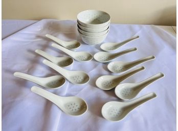 Lot Of 12 Ceramic Spoons And 4 Bowls (DR)