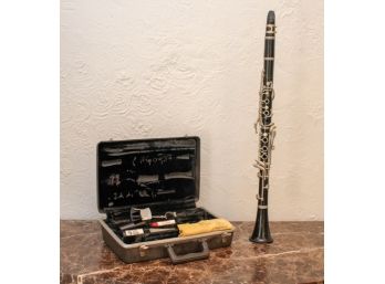 Bundy Resonite Selmer Clarinet With Case