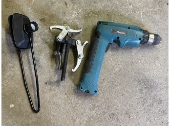 Makita 6095D Drill Machine, Duty Three Jaw Gear Pullers & Engine Motor Flasher.