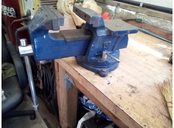 Large Heavy Duty Workshop Table Mount Vise With Large Anvil & It Swivels - By Michigan Industrial Tool