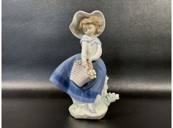Vintage Lladro Figurine: Pretty Pickings