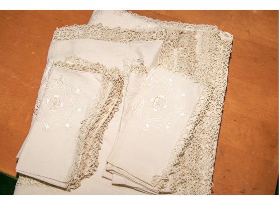 Vintage Exquisite Elaborate Embroidered And Lace Edged Tablecloth And 12 Napkins