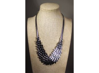 Very Fine 1980s Rhodium Plated Feather Formed Linked Necklace 21' Long