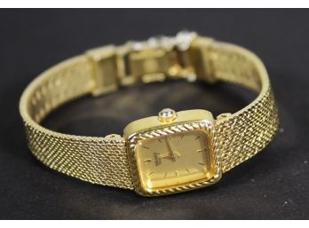 Vintage 1980s Seiko Quartz Ladies Gold Plated Wristwatch Having Lovely Band