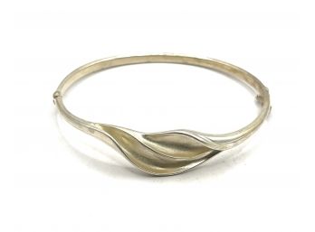 Vintage Sterling Silver Ribbed Beveled Hinged Bracelet