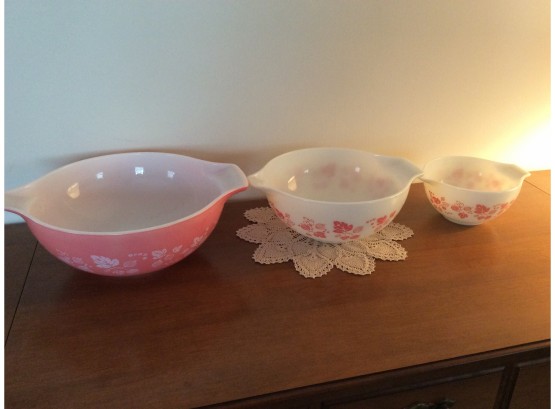 Beautiful Pink Pyrex Nesting Bowls