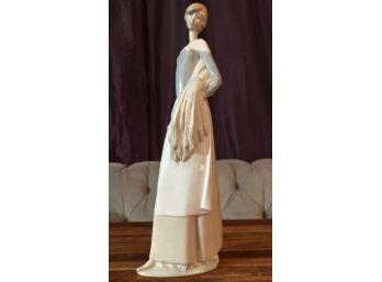 LLADRO Girl W/ Wheat Figurine (VALUED $150+)