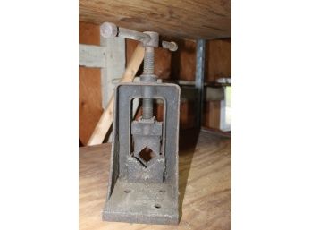 Vintage Under's And Sons Machinist Vise - Stands Approximately 15' Tall