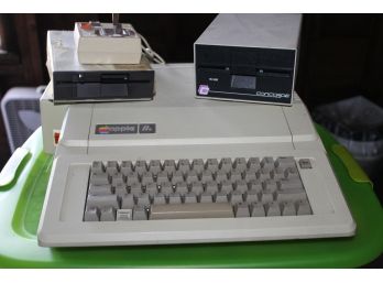 Now Vintage And Collectible Apple IIe Computer No Monitor