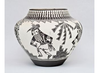 Large Navaho Pottery Vase Urn, Signed 17x17x13'