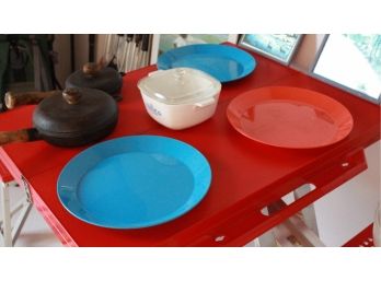 Set Of 3 Plastic Plates By Decor, 2 Red And 1 Blue