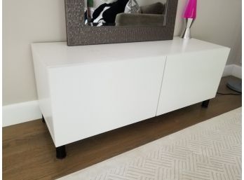 Chic KNOLL Style White Lacquered Minimalist Credenza
