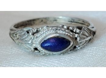 Sterling Silver Size 4 Antique Petite Ring With Blue Stone ~ 1.32 Grams